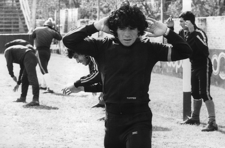 Ruhmreiche Karriere von Diego Maradona durch Fotos - ảnh 3