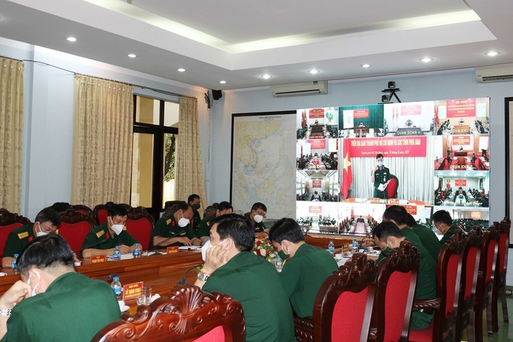 Online-Sitzung des Verteidigungsministeriums zur Umsetzung der Maßnahmen gegen Covid-19 - ảnh 1