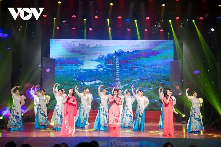 Preisverleihung des Liederkompositionswettbewerbes “Let’s sing Vietnam” - ảnh 1