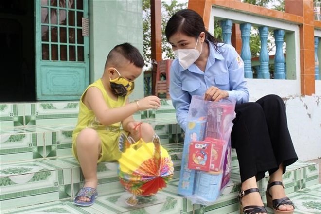 Verstärkung der Maßnahmen zum Schutz und zur Pflege der von Covid-19 betroffenen Kinder - ảnh 1