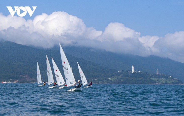 Weiße Segel auf dem Meer in Da Nang - ảnh 13