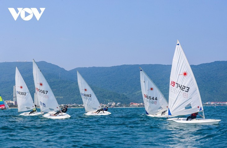 Weiße Segel auf dem Meer in Da Nang - ảnh 1