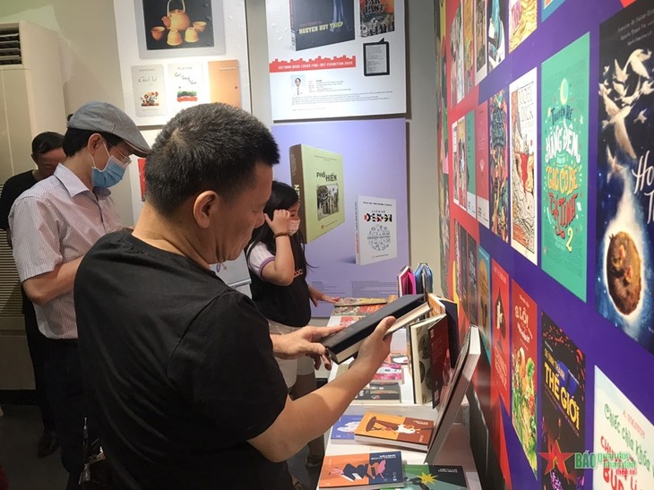 Ausstellung „Kunst vietnamesischer Buchumschläge”  - ảnh 1