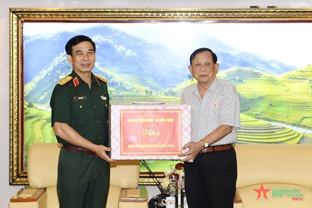 Geschenke an Veteranen zum Tag der Kriegsinvaliden und Gefallenen - ảnh 1