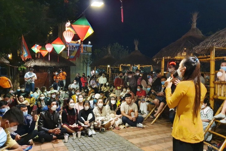 Zahlreiche einzigartige Ereignisse in Hoi An  - ảnh 1