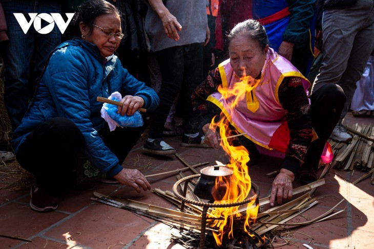 Reiskochwettbewerb im Dorf Thi Cam - ảnh 12