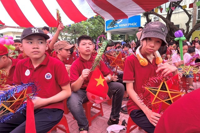 Mittherbstfest für Kinder mit Behinderungen - ảnh 1