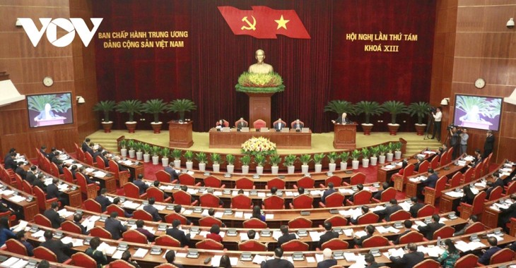 2. Tagungstag der 8. ZK-Sitzung der 13. Amtsperiode - ảnh 1