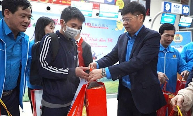 Mehr als 2.670 Arbeitnehmer werden bei der Heimkehr zum Neujahrsfest unterstützt - ảnh 1