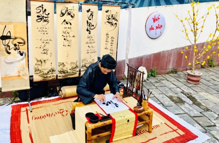 Einzigartige Aktivitäten am Markttag zum Tetfest 2024 in Da Nang - ảnh 1