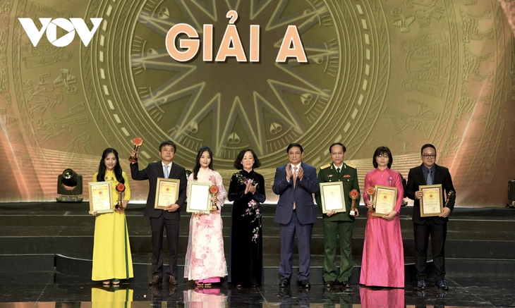 Verleihung des Pressepreises „Goldener Hammer und goldene Sichel“ 2023 - ảnh 1