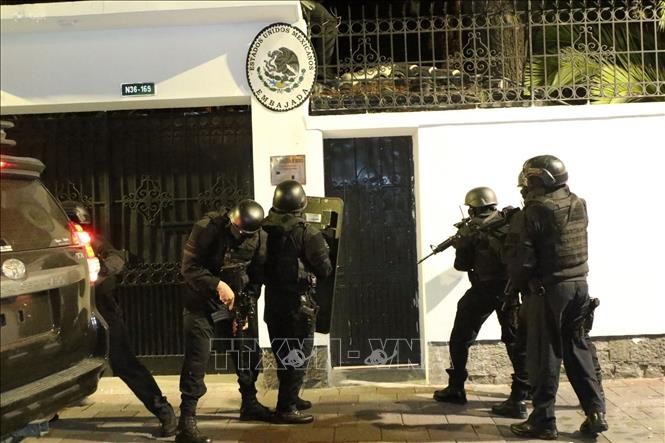 Nach der Stürmung der mexikanischen Botschaft in Quito will Mexiko Klage gegen Ecuador einreichen - ảnh 1