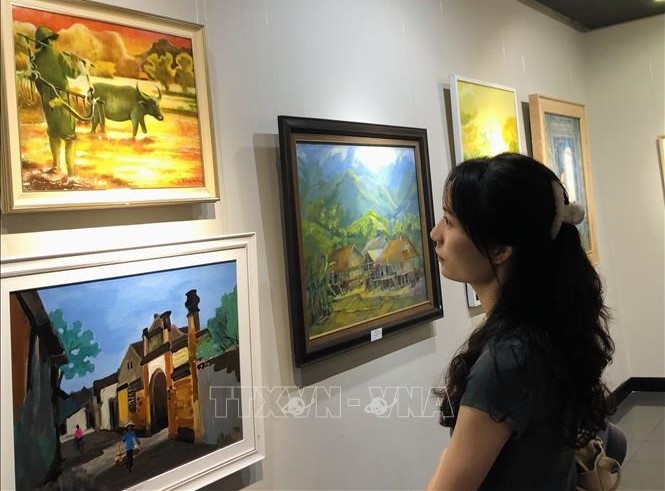 Ausstellung „Das Leben um uns herum – 2024” ehrt die Schönheit bei der Arbeit - ảnh 1