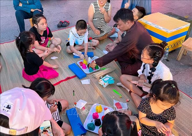 Zahlreiche Aktivitäten zum Jahrestag der Umbenennung von Saigon – Gia Dinh in Ho-Chi-Minh-Stadt - ảnh 1