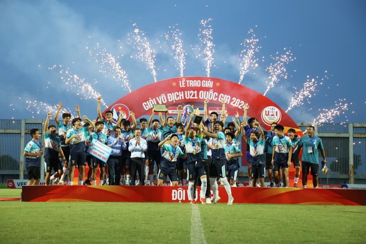 Fußballklub Hoang Anh Gia Lai gewinnt Meistertitel der U21-Fußballnationalmeisterschaft 2024 - ảnh 1