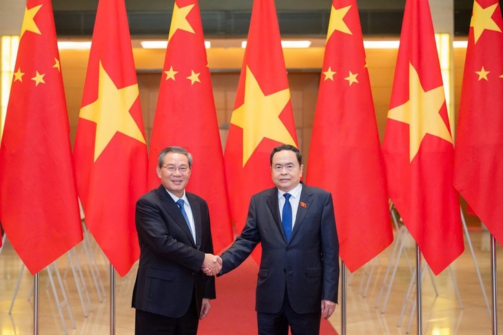 Parlamentspräsident Tran Thanh Man trifft Chinas Premierminister Li Qiang - ảnh 1