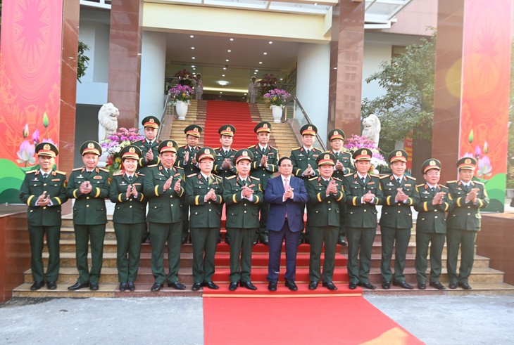 Premierminister Pham Minh Chinh besucht militärtechnische Akademie - ảnh 1