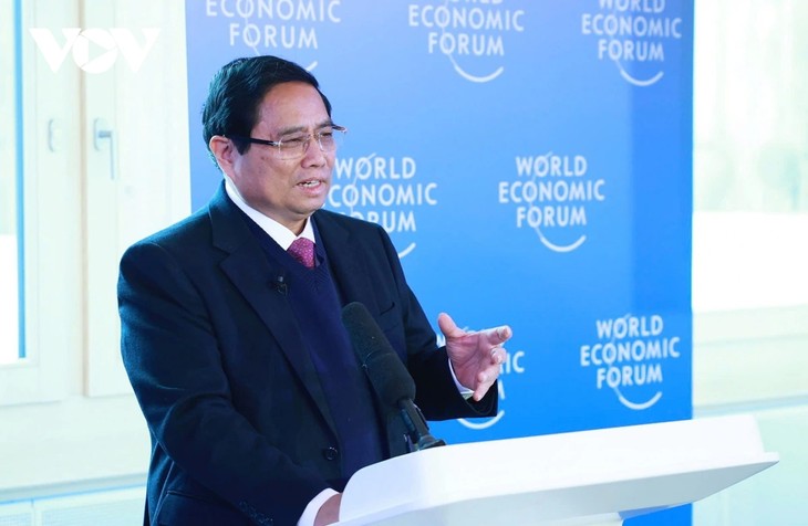 WEF-Jahrestreffen: Premierminister Pham Minh Chinh nimmt am Politikgesdialog teil - ảnh 1