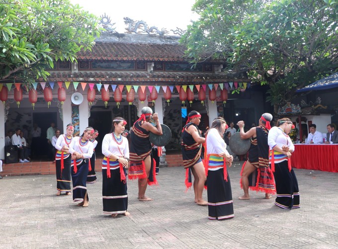 Die Ca-Dao-Tanzkunst und das Nga-Ra-Fest der Volksgruppe der Co in der Provinz Quang Ngai geehrt - ảnh 1