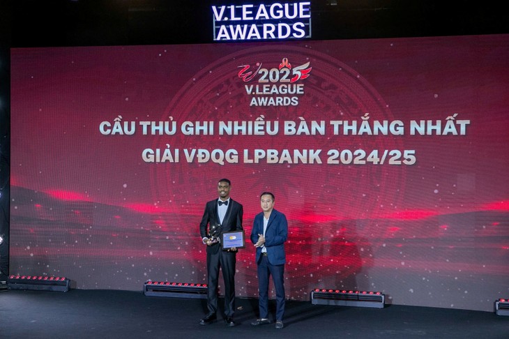 V-League Awards 2025: Ausländische Spieler vom Klub „Polizei von Hanoi” als Spieler der Saison ausgezeichnet - ảnh 1