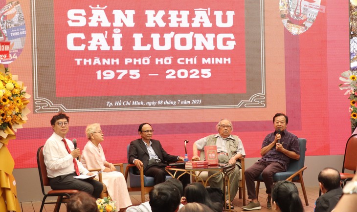 Vorstellung eines Buches über das Cai-Luong-Theater im Zeitraum 1975-2025 - ảnh 1