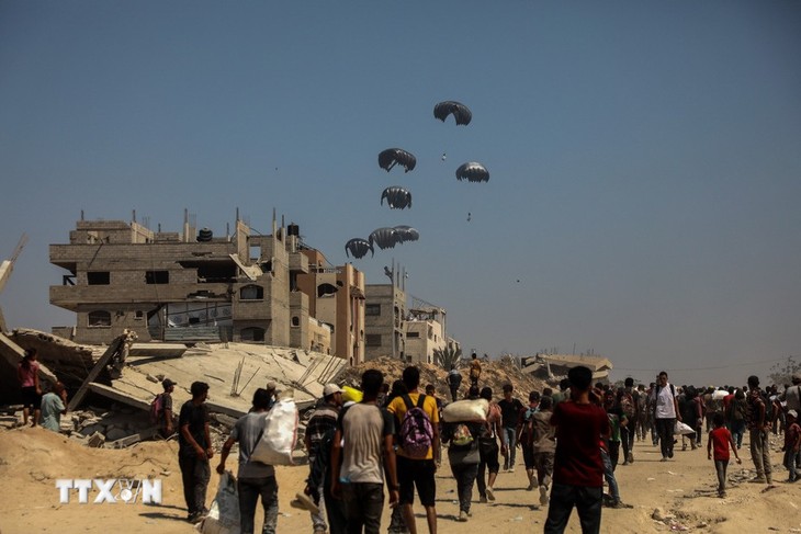 Gaza-Konflikt: Viele Länder stärken Luftbrücke zur humanitären Unterstützung für Palästinenser - ảnh 1