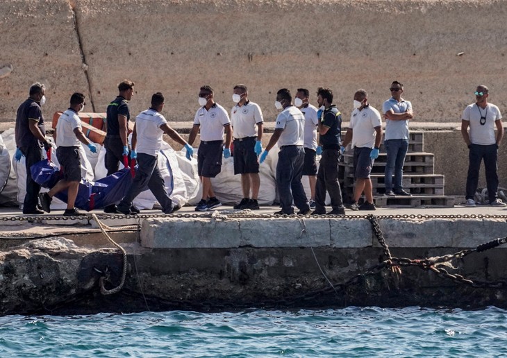 Mindestens 20 Tote bei Bootsunglück vor italienischer Insel Lampedusa - ảnh 1