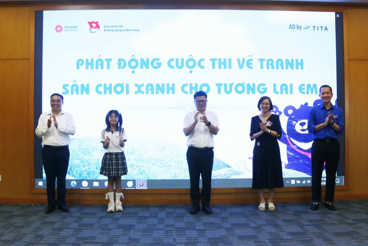 Start des Malwettbewerbs „Grüner Spielplatz für die zukünftige Generation“ - ảnh 1