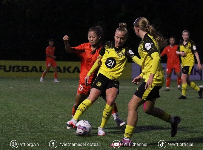 Freundschaftsspiel: U17-Frauen-Nationalmannschaft Vietnams besiegt U17-Frauen-Team von Borussia Dortmund mit 6:2 - ảnh 1