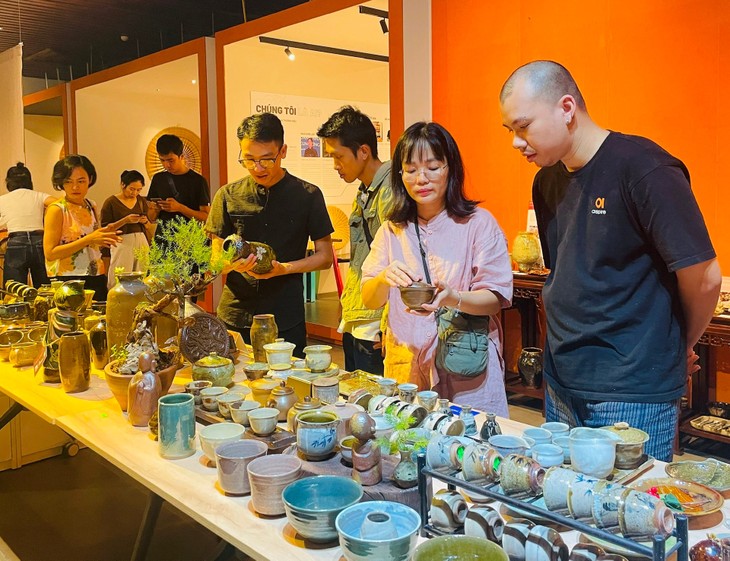 Ausstellung „Gestalt des Tons“ – Kulturelle Brücke zwischen Vietnam und Japan - ảnh 1