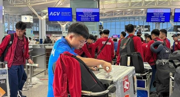 U22-Fußballmannschaft Vietnams reist nach China zum Panda Cup 2025 - ảnh 1