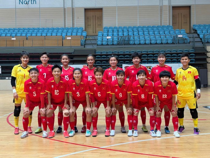 Vietnams Frauen-Futsal-Nationalmannschaft besiegt Chinas Auswahl mit 2:1 im Freundschaftsspiel - ảnh 1