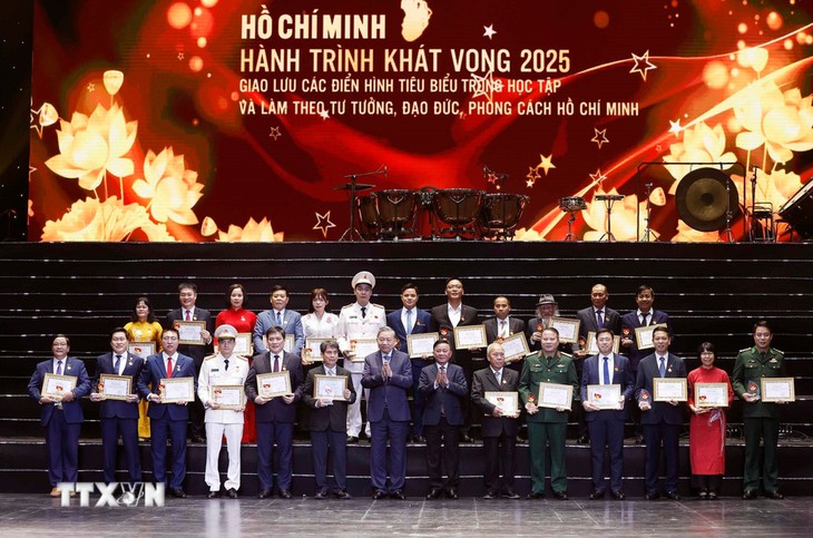 KPV-Generalsekretär To Lam: Jeder Kader und jedes Parteimitglied ist eine Inspirationsquelle - ảnh 2