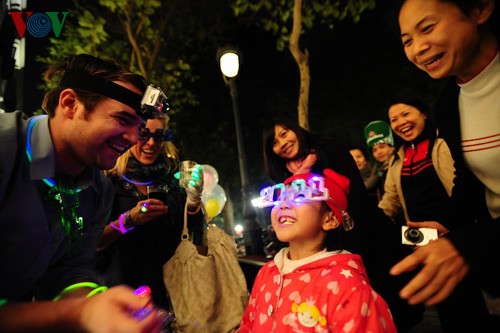 New Year atmosphere in Hanoi - ảnh 1