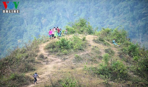 Die Mong in Moc Chau feiern das Neujahrsfest - ảnh 8