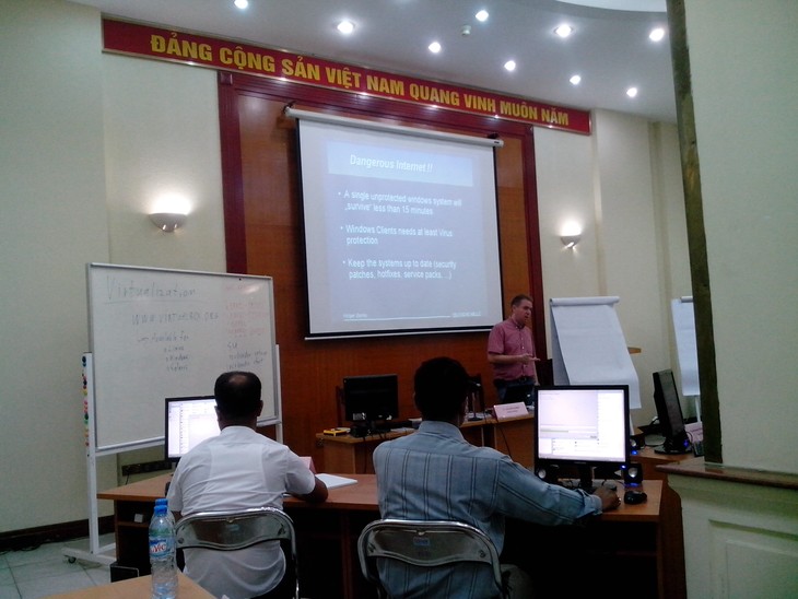 Abschlussfeier des Workshops “Netzwerk-Technologien für Radio und Fernsehen„ - ảnh 1