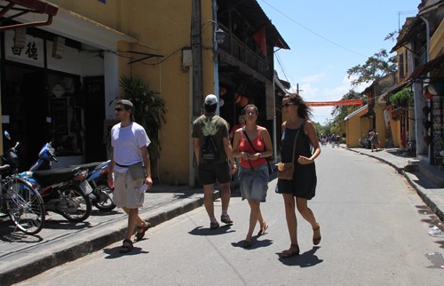 5,35 Millionen ausländische Gäste kamen seit Jahresbeginn nach Vietnam - ảnh 1