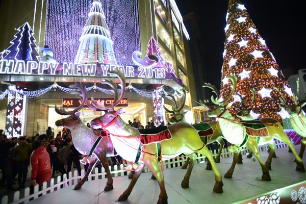 Weihnachten wird landesweit gefeiert - ảnh 1