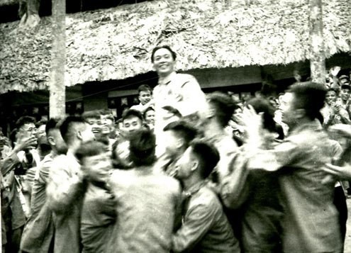 Das Leben des Generals Vo Nguyen Giap durch Fotos - ảnh 20