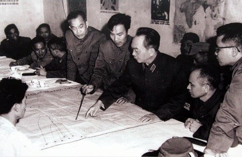 Das Leben des Generals Vo Nguyen Giap durch Fotos - ảnh 26