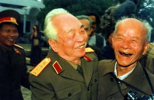 Das Leben des Generals Vo Nguyen Giap durch Fotos - ảnh 37