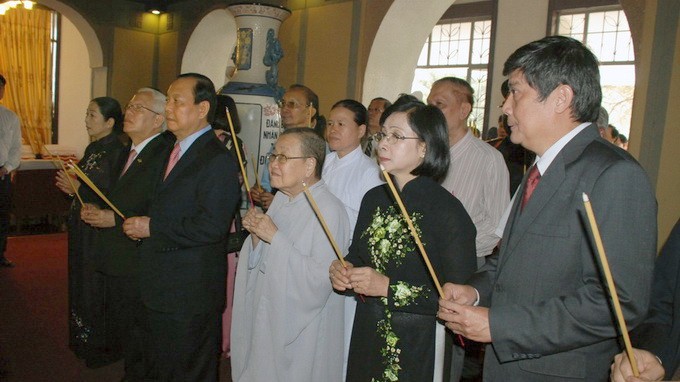 Räucherstäbchengebet für die Kriegsgefallenen in Ho Chi Minh Stadt - ảnh 1