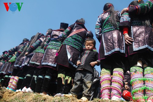 Frühlingsfest Gau Tao am Bergfuß Hoang Lien - ảnh 9