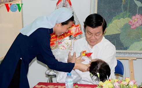 Staatspräsident besucht Kreis Cu Chi in Ho Chi Minh Stadt  - ảnh 1