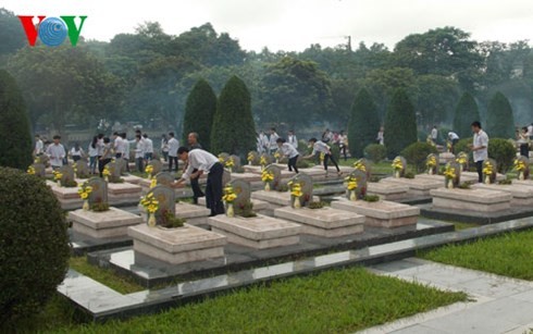 Das ganze Land beteiligt sich an Aktivitäten zum Dank für die Menschen mit Verdiensten - ảnh 1
