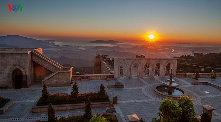 Mysteriöses Europa auf dem Gipfel Ba Na-Hills in Da Nang - ảnh 8