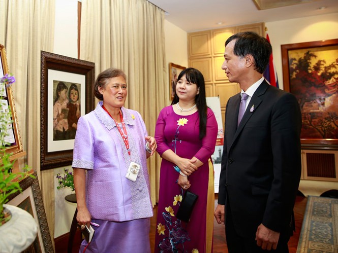 Thailands Prinzessin stellt Fotobuch über Vietnam vor - ảnh 1