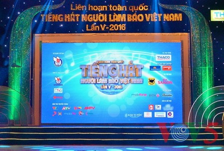 Das Potpourri „Hanoi im Herbst“ geht ins Finale des Gesangsfestivals für Journalisten 2016 - ảnh 1