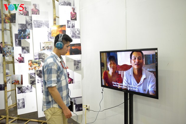 „An anderer Seite des Sturmauges” – eine Ausstellung zum Aufruf gegen häusliche Gewalt in Vietnam - ảnh 11