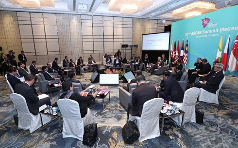 Premierminister Nguyen Xuan Phuc nimmt am 32. ASEAN-Gipfel teil - ảnh 1